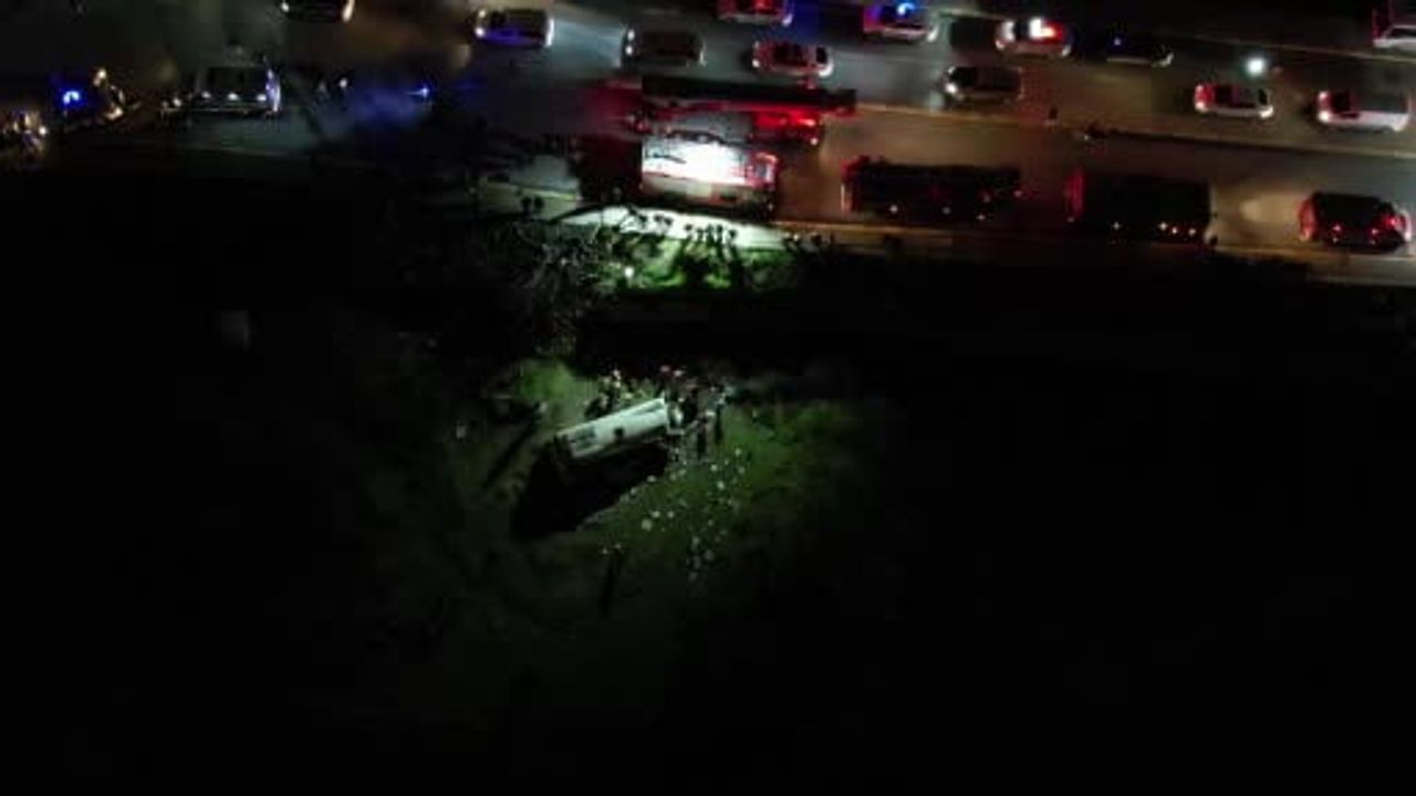 Esenyurt’ta Servis Minibüsü Şarampole Yuvarlandı: 2 Ölü, 9 Yaralı