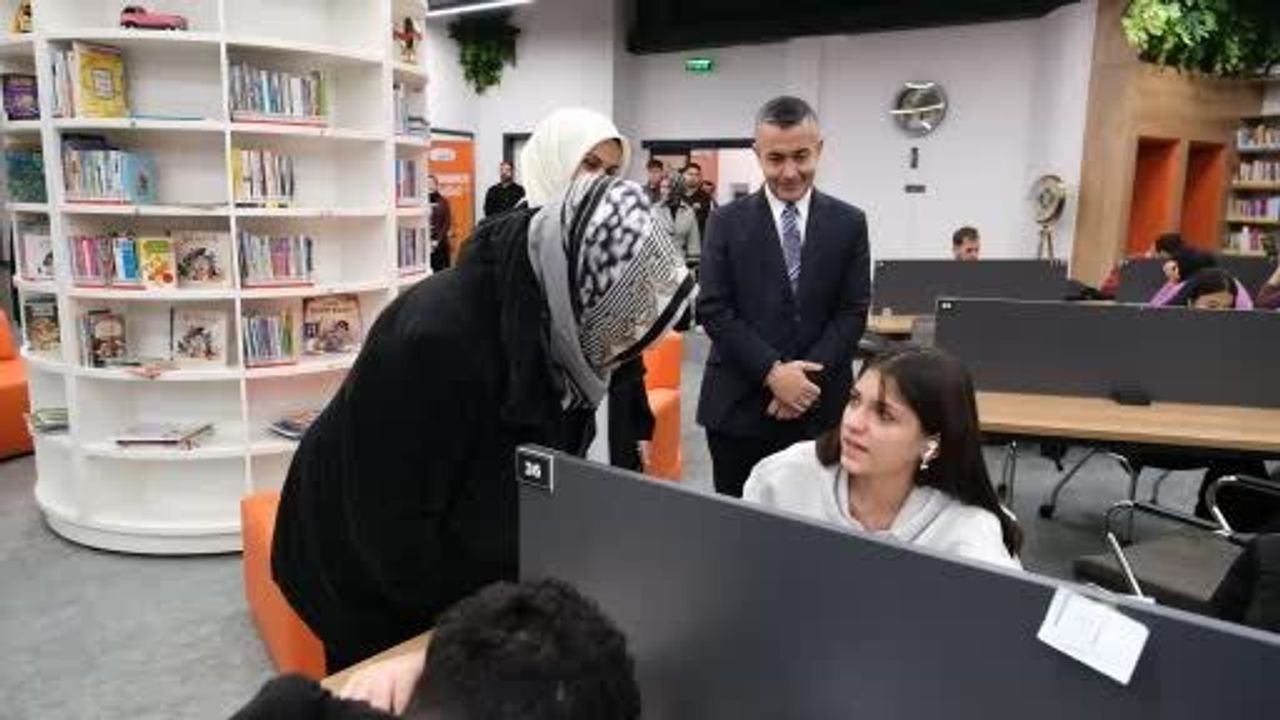 Esenyurt’te Cemil Meriç Söyleşisi — Ümit Meriç Kütüphanede Düşünce Dünyasını Anlattı