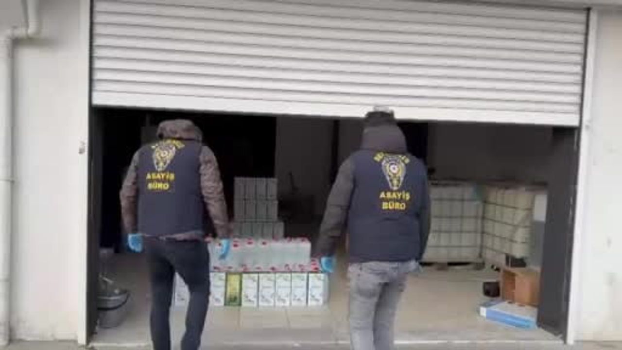 Esenyurt ve Beylikdüzü'nde Zeytinyağı Tenekelerine Gizlenmiş 3 Bin Litre Kaçak Alkol Ele Geçirildi