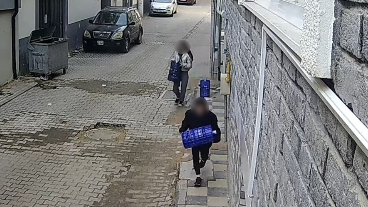 Eskişehir'de 2 Çocuk Damacana Çaldı