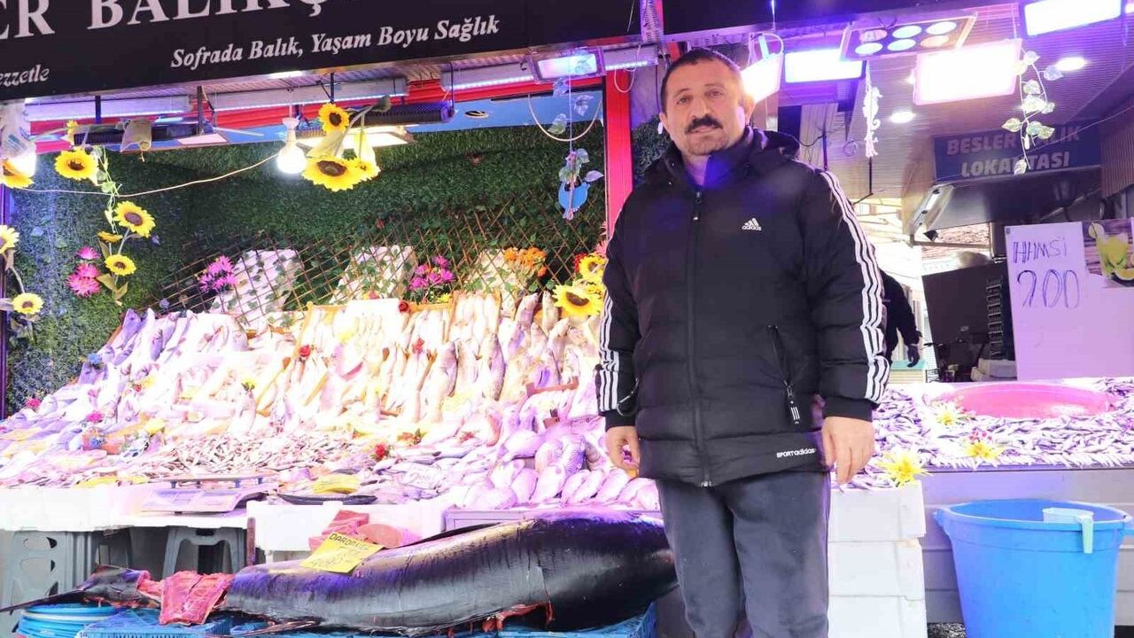 Eskişehir'de 280 Kiloluk Dev Orkinos Özel İzinle Satışta