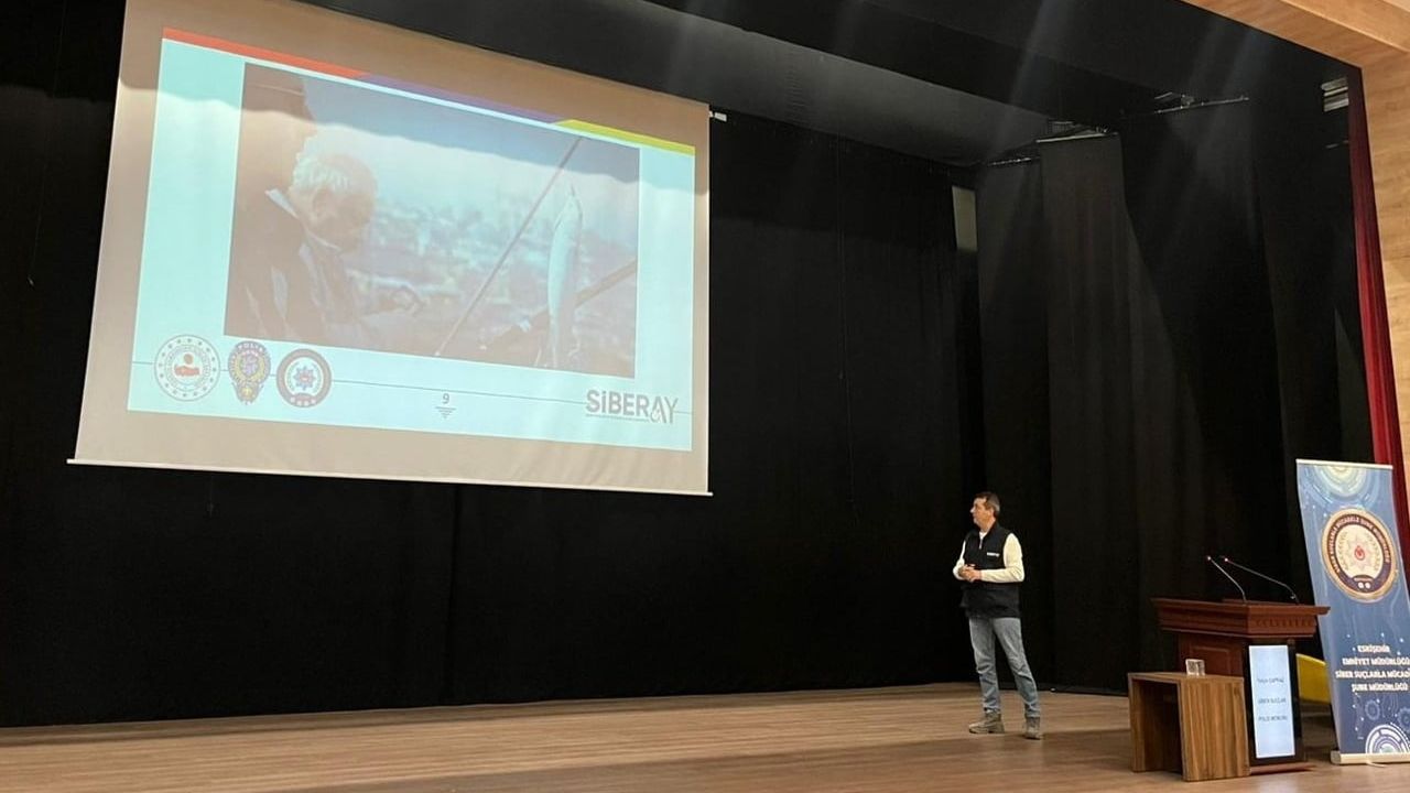Eskişehir'de 450 Kişiye Siber Suç Eğitimi: 400 Ebeveyn, 50 Öğretim Görevlisi Bilgilendirildi