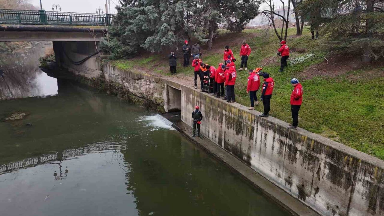 Eskişehir'de 6 gündür kayıp Türkçe öğretmeni Tuncay Arslan için arama sürüyor