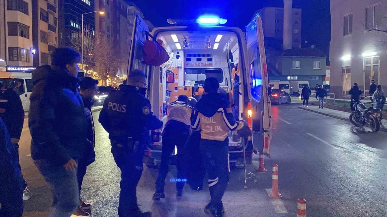 Eskişehir'de 87 Yaşındaki Bastonlu Adama Çarpan Sürücü Kaçtı