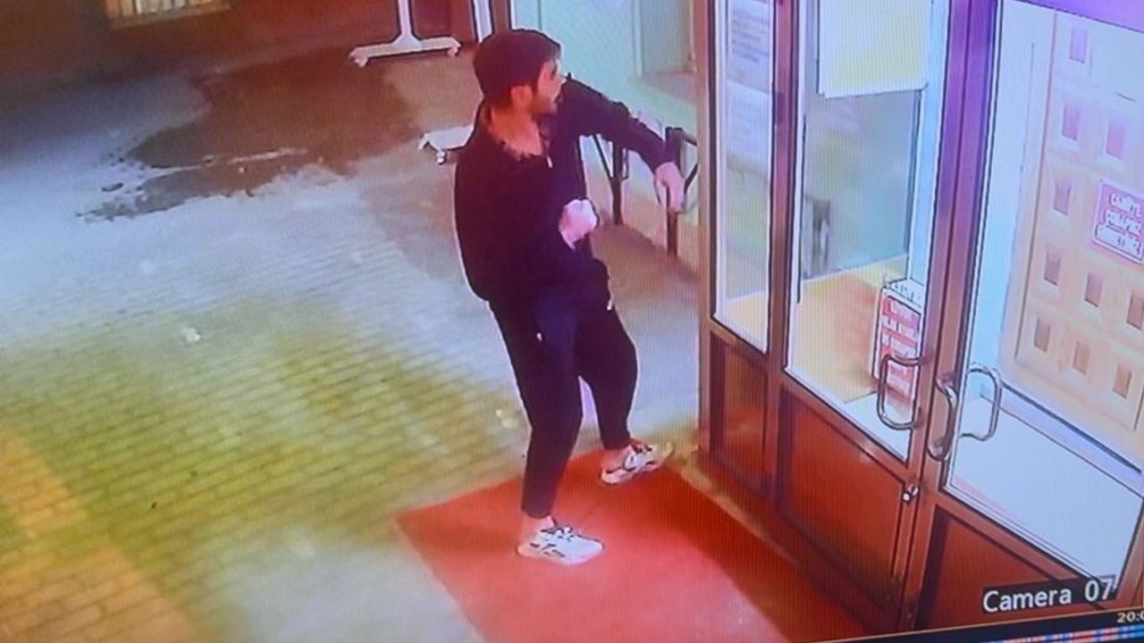 Eskişehir'de Camiye Saldırı: Camı Yumruklayan Zanlı Tutuklandı