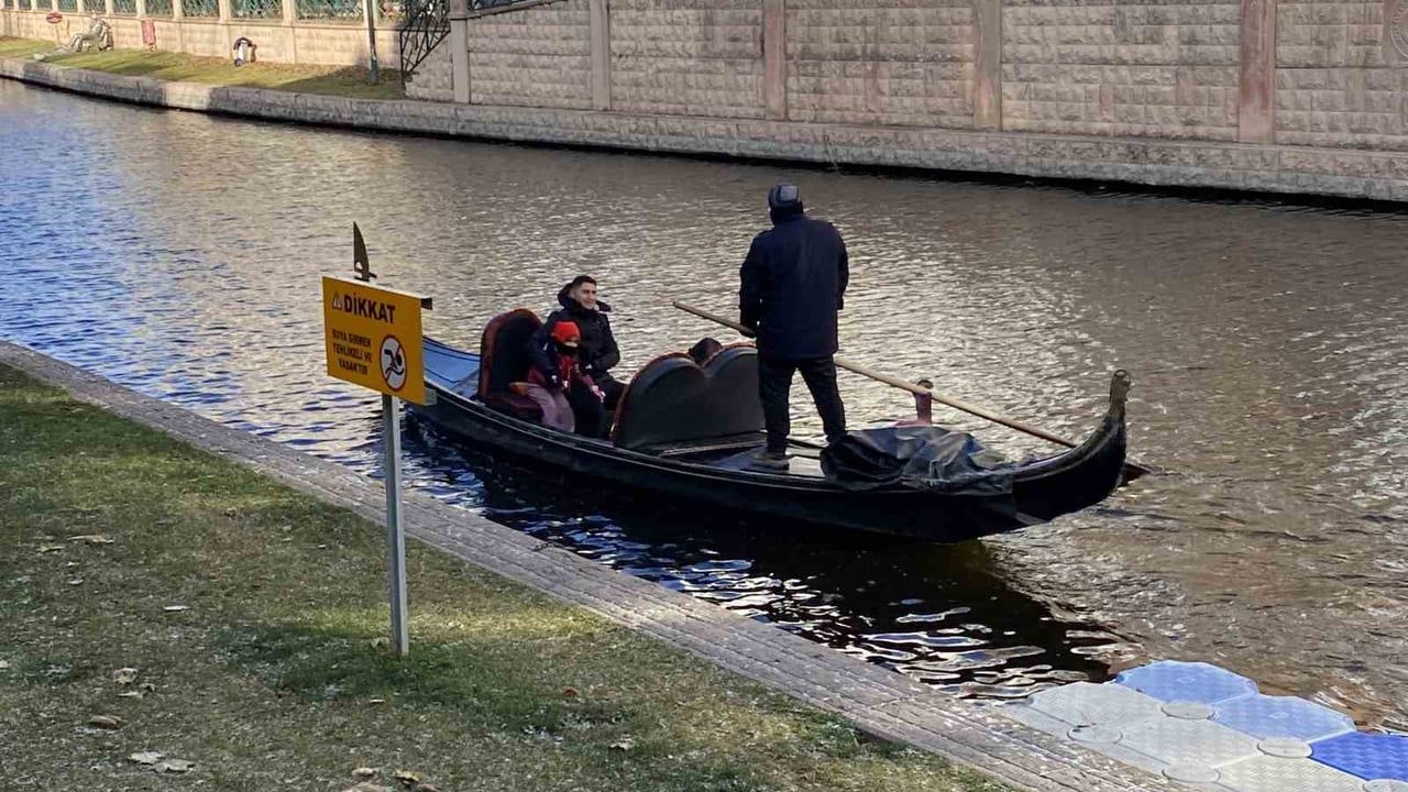 Eskişehir'de Dondurucu Soğuğa Rağmen Gondol Seferlerine İlgi
