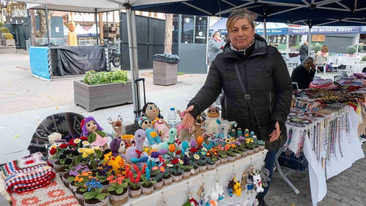 Eskişehir'de El Emeği: Şükran Karol'ın Renkli Örgü…