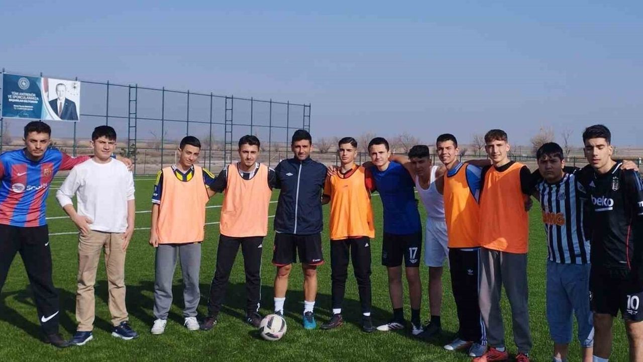 Eskişehir'de Futbol Coşkusu: Şehit Nadir Şimşek Lisesi Seçmeleri Mahmudiye'de