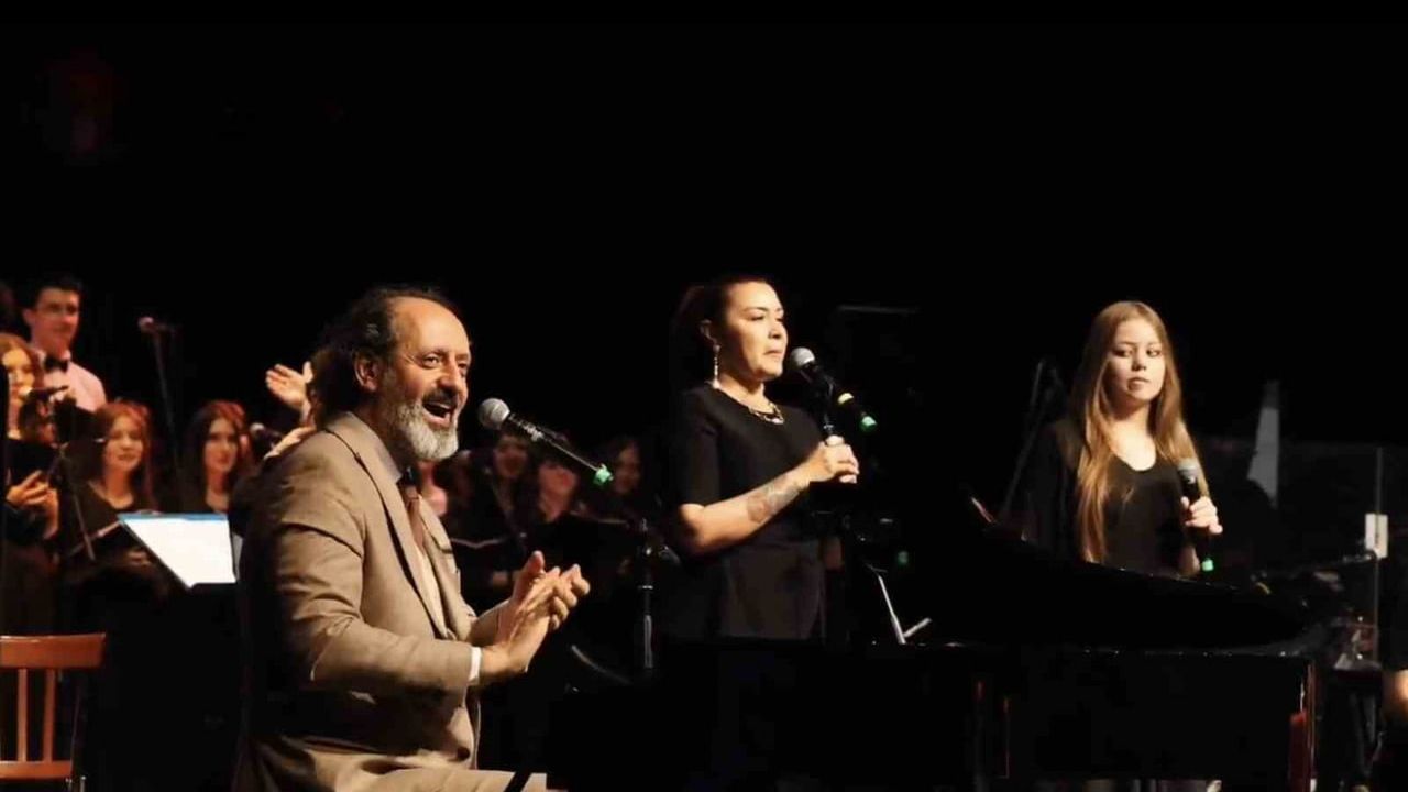 Eskişehir'de Genç Yetenekler Sahnesi — Yücel Arzen Hacıoğulları Konuk Oldu