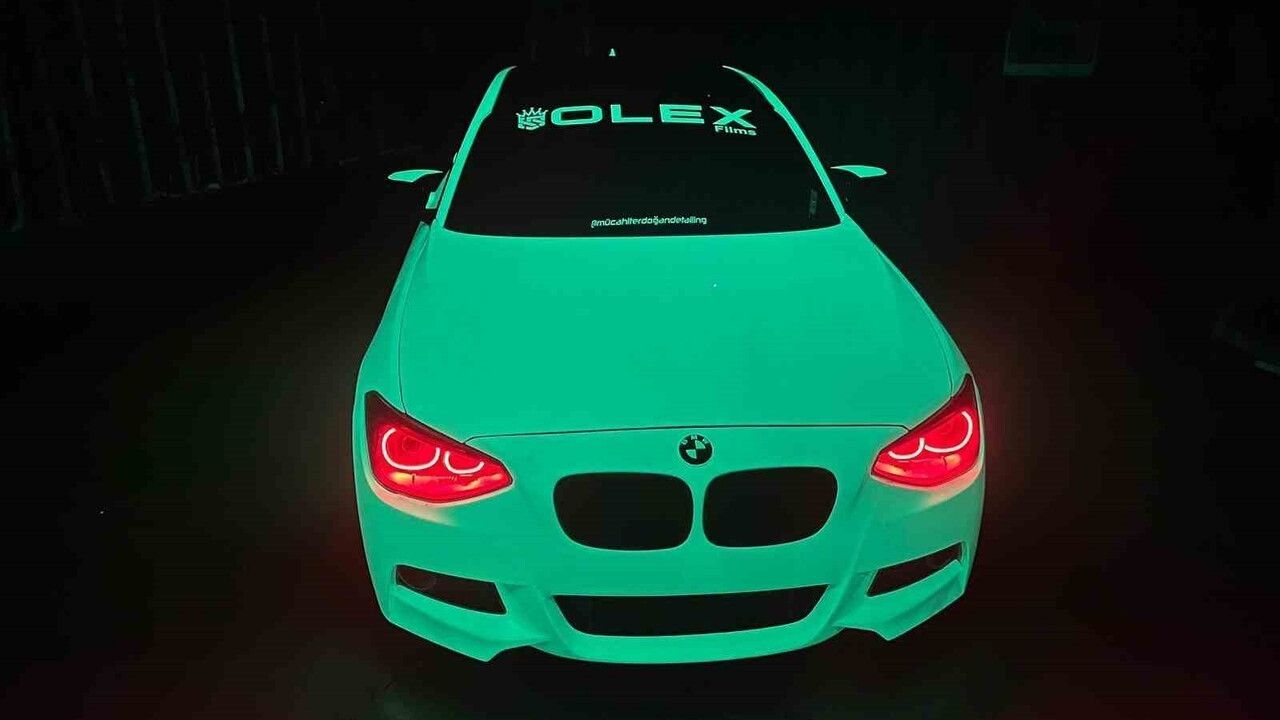 Eskişehir’de Gündüz Beyaz, Gece Neon Yeşil Parlayan Otomobil — 210 mikron TPU PPF