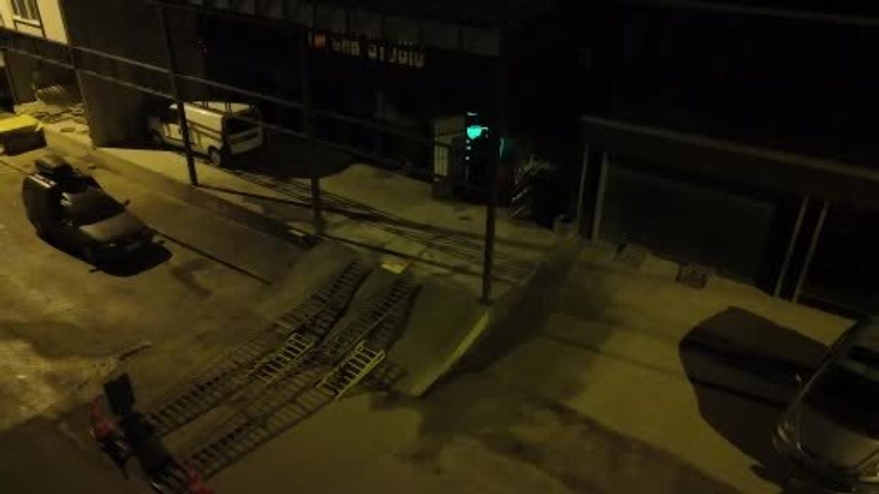 Eskişehir'de Gündüz Beyaz, Gece Neon Yeşile Dönen 210 Mikron TPU PPF'li Otomobil