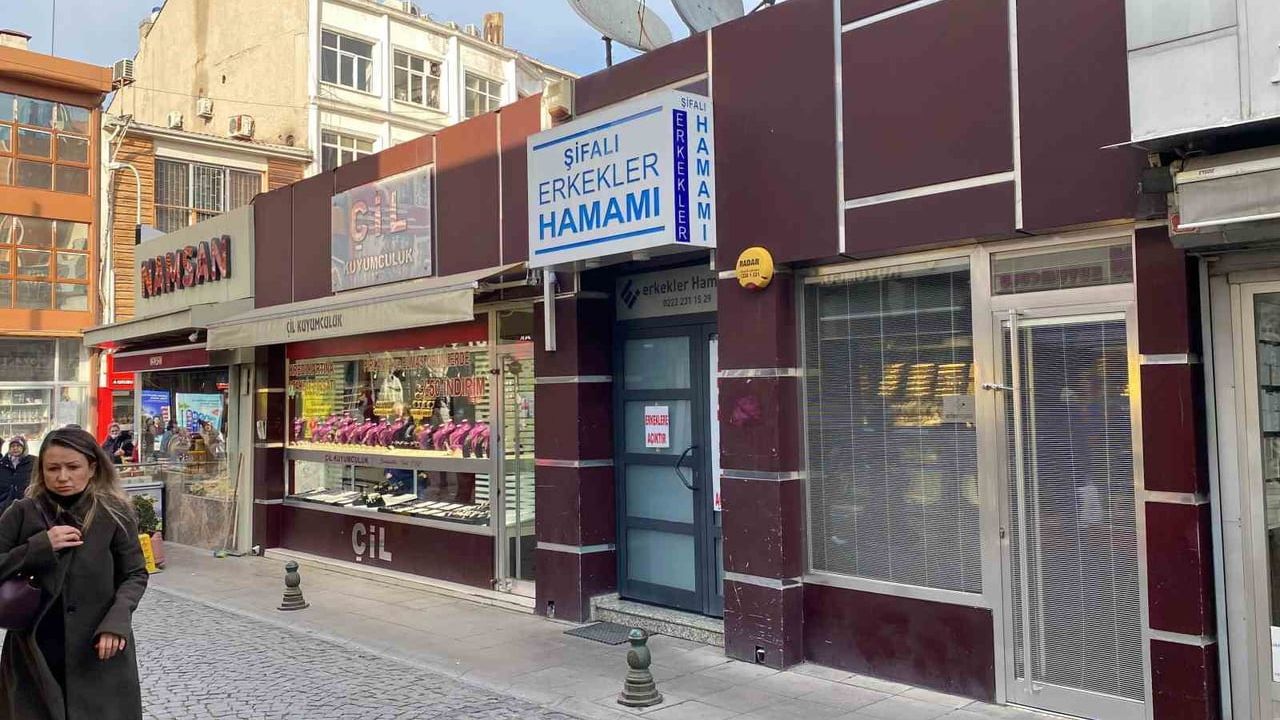 Eskişehir'de hamam kazası: Omzu çıkan vatandaş hastaneye kaldırıldı, esnaf gazetecilere saldırdı