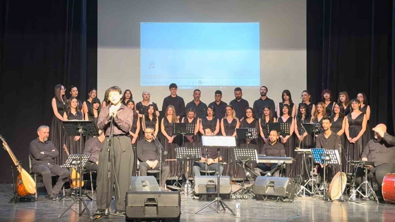 Eskişehir'de Hoca Ahmed Yesevi Anadolu Lisesi ’HAYAL’in Sesleri’ Konseri