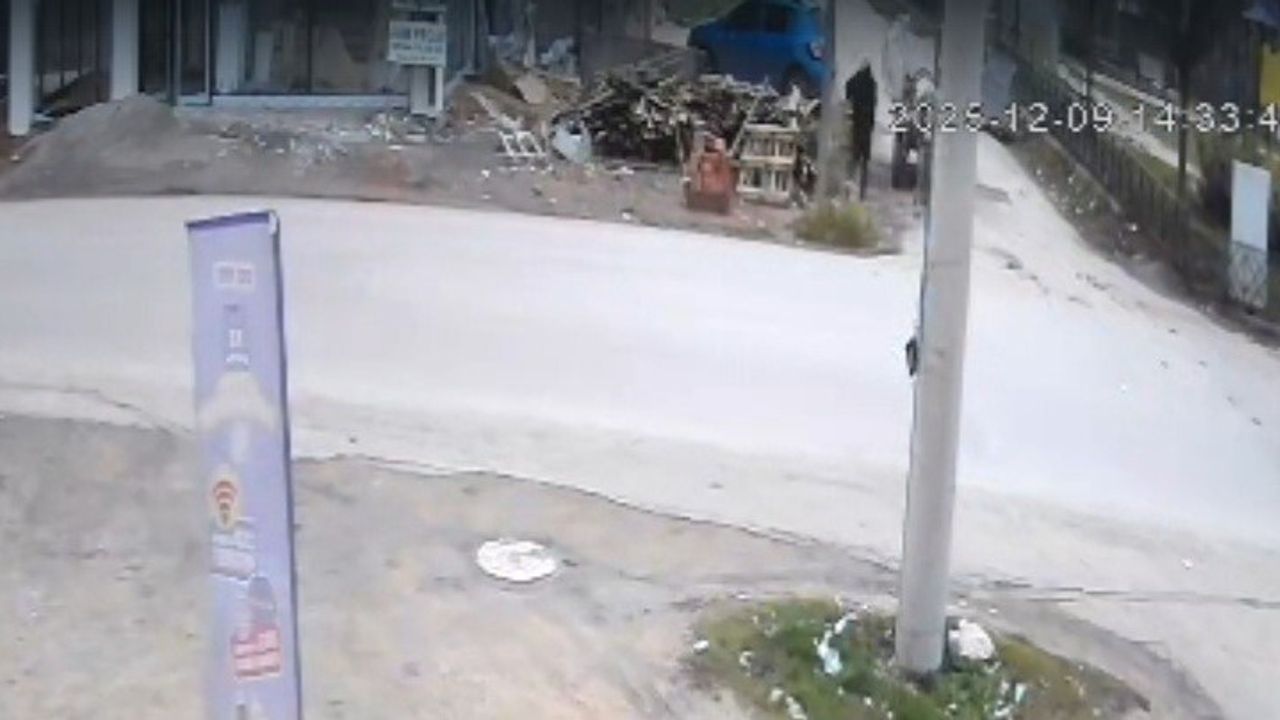 Eskişehir'de İzinsiz Malzeme Yükleyen Şahıslar Güvenlik Kamerasına Yakalandı