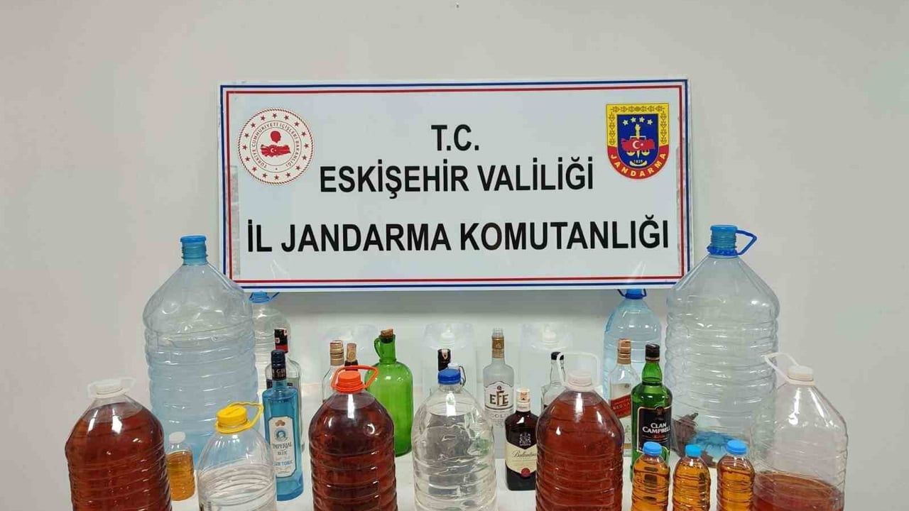 Eskişehir'de Jandarma 78 Litre Kaçak Alkol Ele Geçirdi, 1 Kişi Yakalandı