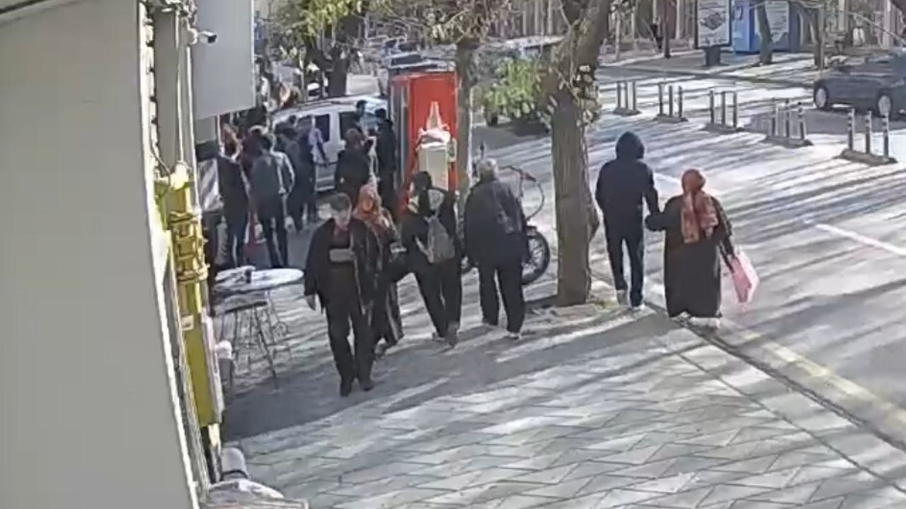 Eskişehir'de Kadın Kavgası Güvenlik Kamerasına Yansıdı