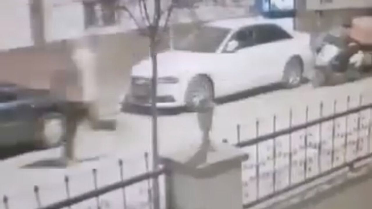 Eskişehir'de Kurye Çantasından Dürümü Çalan Hırsız Kamerada