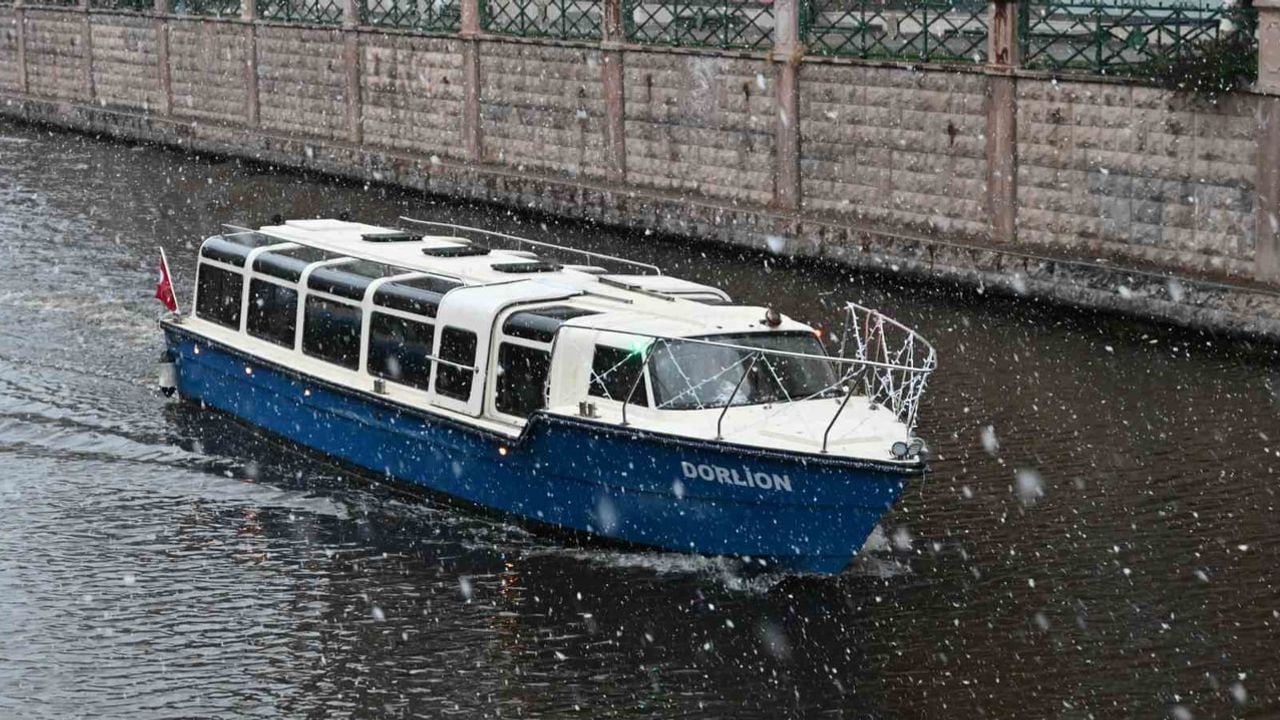 Eskişehir'de Lapa Lapa Kar Görsel Şölen Oluşturdu