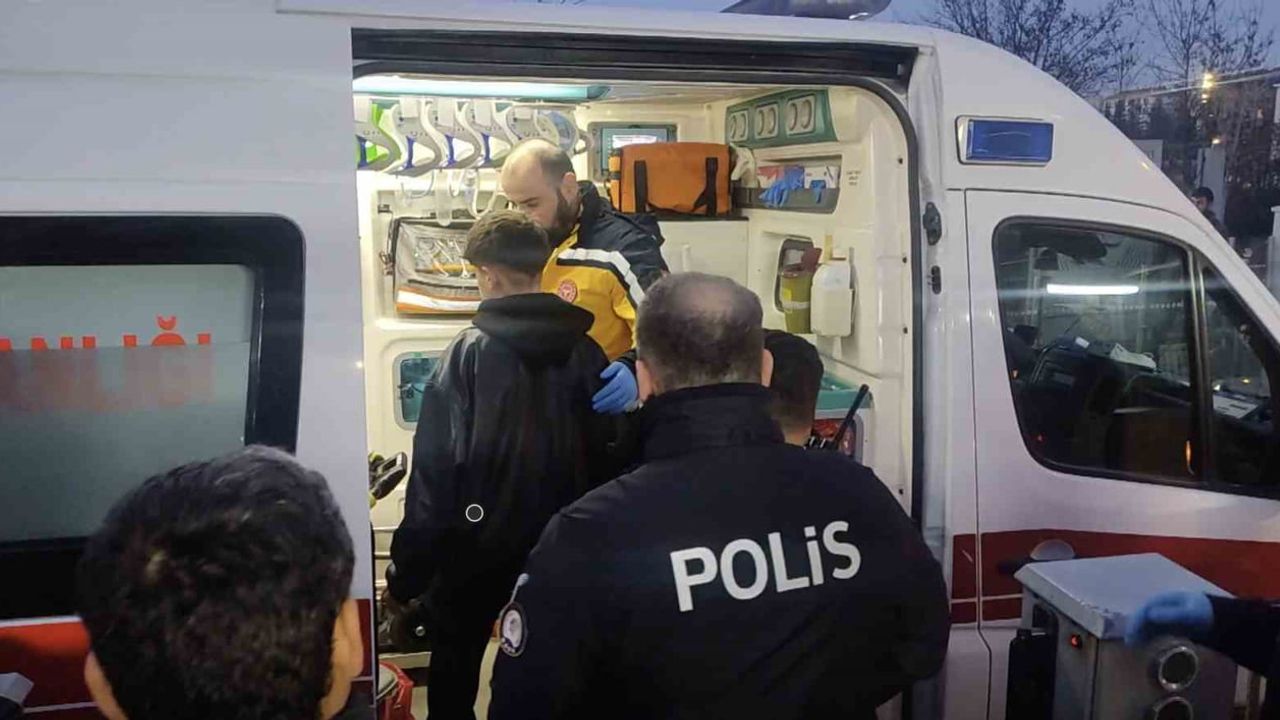 Eskişehir'de Liseliler Arasında Kanlı Kavga: 15 Yaşındaki Öğrenci Bıçaklandı