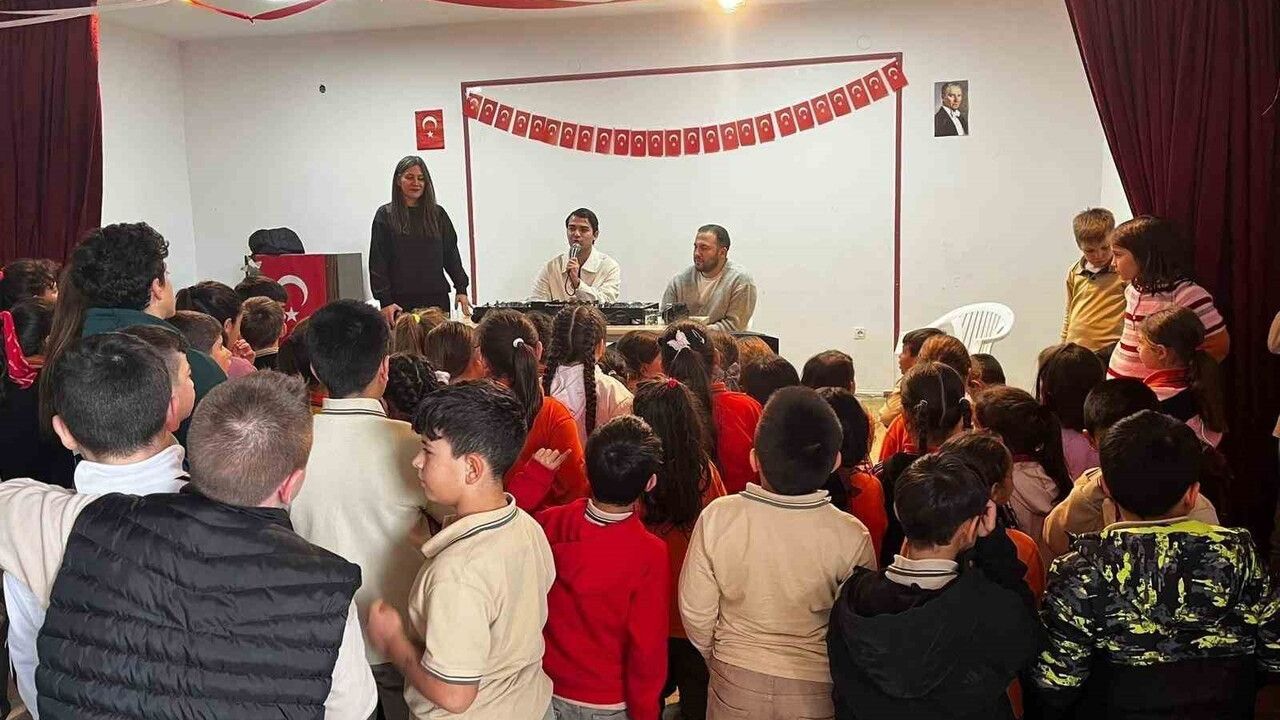 Eskişehir'de Öğrenciler DJ'lerle Buluştu — Kucak Dolusu Hayaller