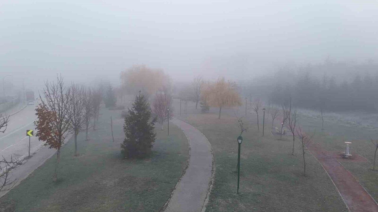 Eskişehir'de Sabah Sis: Kent Beyaz Örtüyle Kaplandı