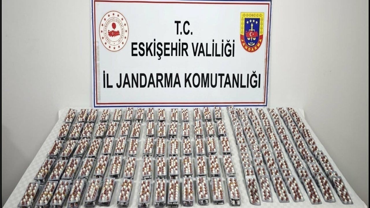 Eskişehir'de Tarlada 5 bin 488 Sentetik Ecza Hap Ele Geçirildi