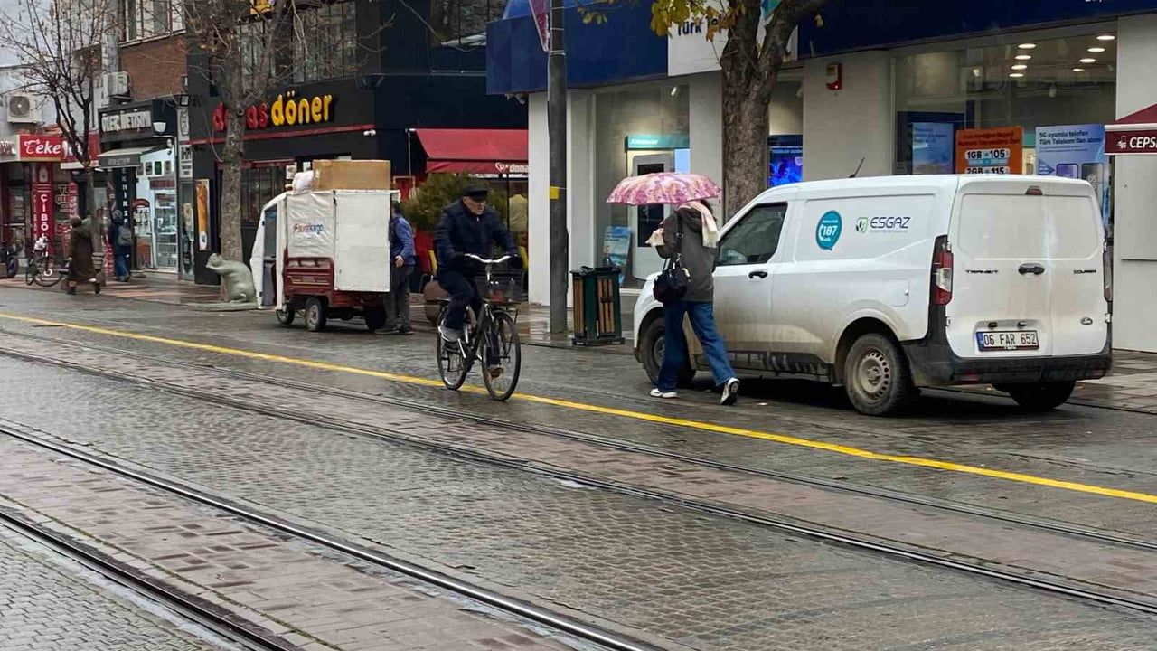 Eskişehir'de Yağmur Etkili Oldu — Meteoroloji Uyardı