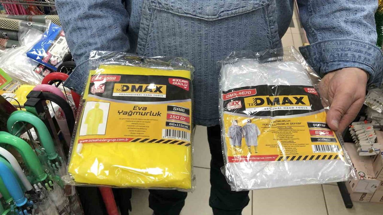 Eskişehir'de Yağmurluk ve Şemsiye Satışları Artıyor