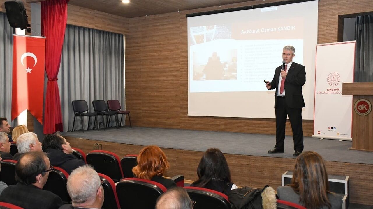 Eskişehir'de 'Yapay Zekâ ve KVKK' Eğitimi Paneli Yoğun Katılımla Gerçekleşti