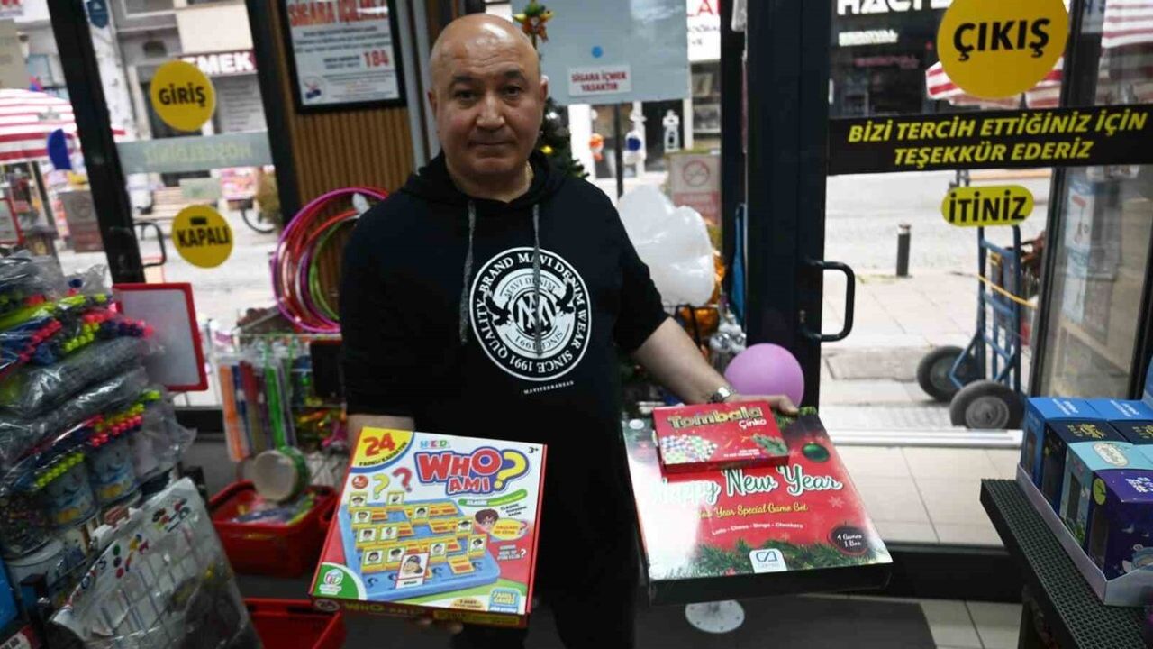 Eskişehir'de Yılbaşı Alışverişinde LED ve Kutu Oyunları Talebi Artıyor
