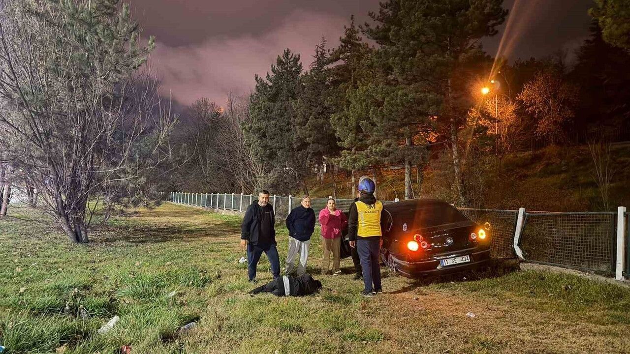 Eskişehir'de Yoldan Çıkan Araç Su Kanalı Korkuluklarına Çarptı