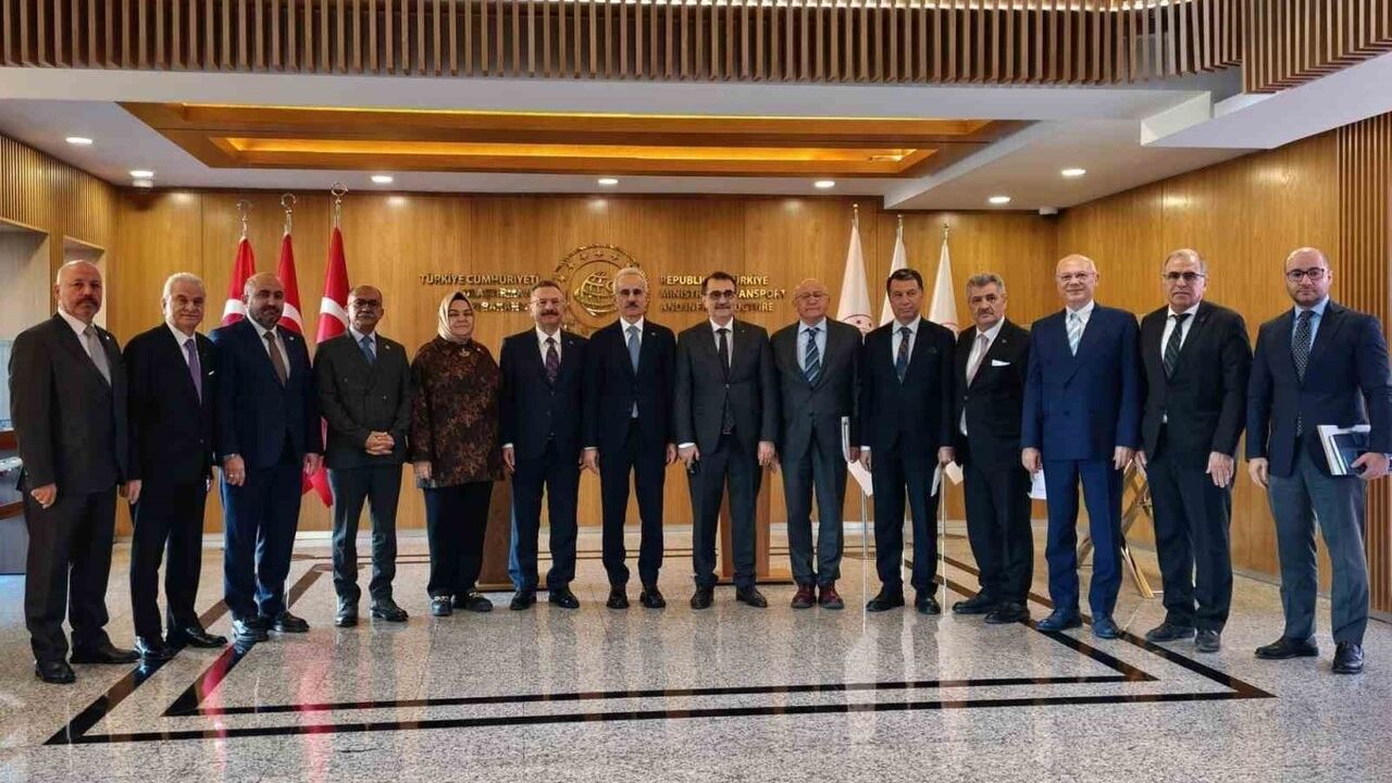 Eskişehir Heyetinden Bakan Uraloğlu’na Ziyaret: Ulaştırma ve Altyapı Görüşmesi