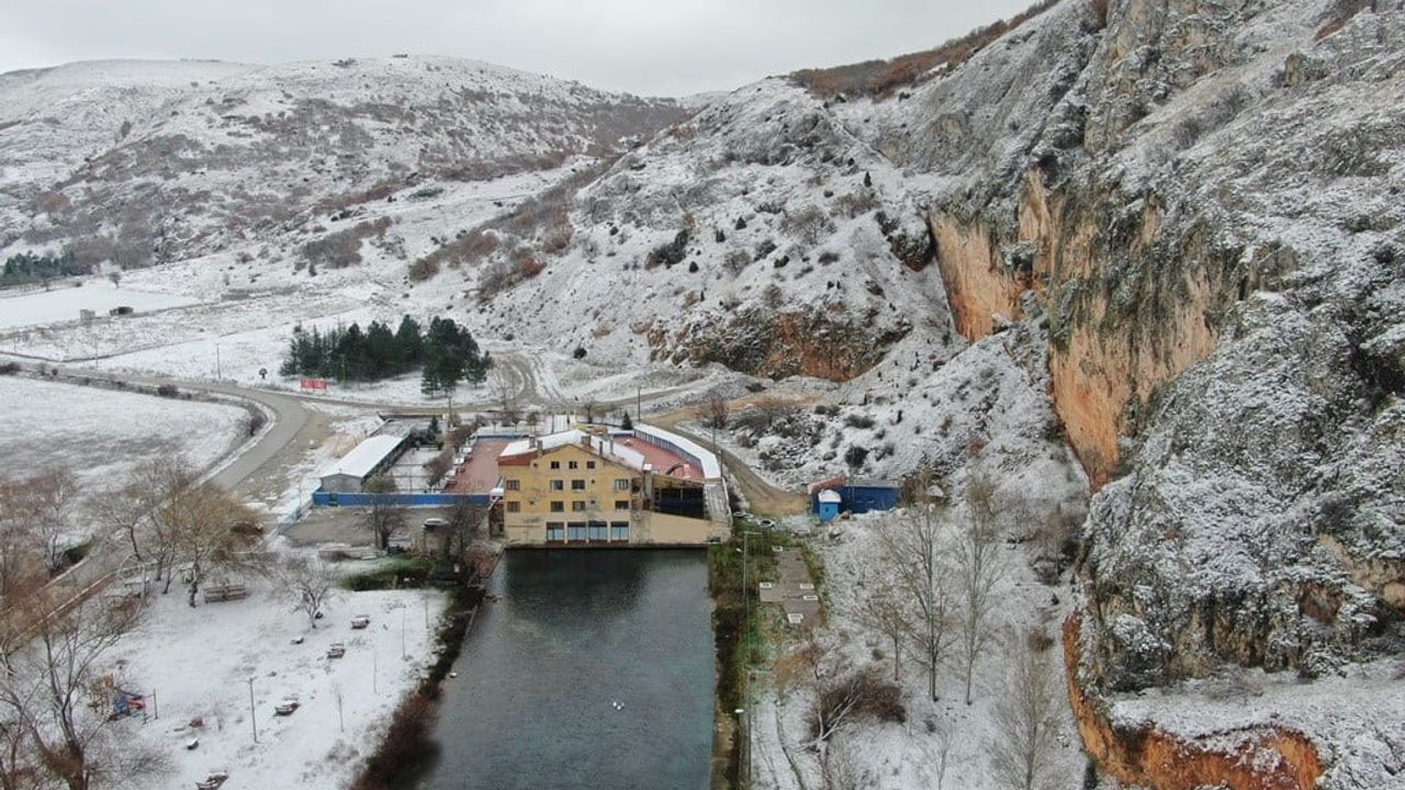 Eskişehir İnönü'de kışın ilk karı beyaza bürüdü
