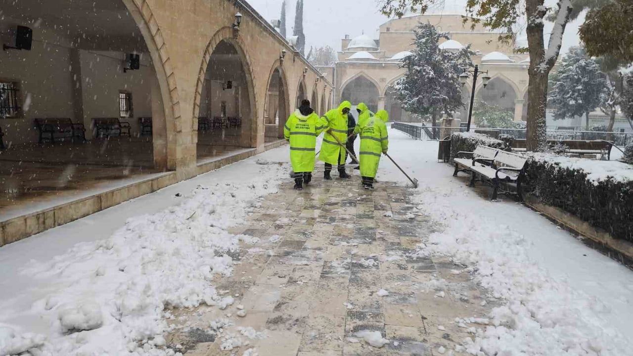 Eyyübiye Belediyesi'nden Şanlıurfa'da Karla Mücadele