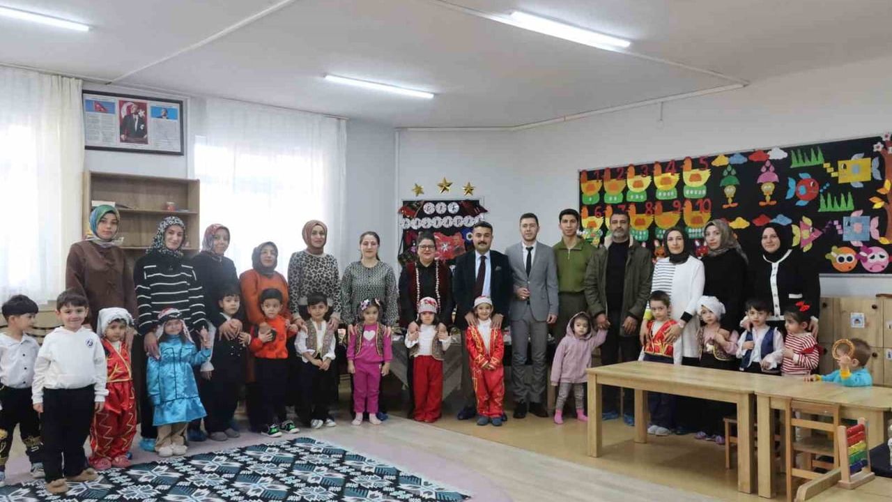 Fatih Erdoğan'dan Nene Hatun Anaokulu'nda süt ve simit ikramı