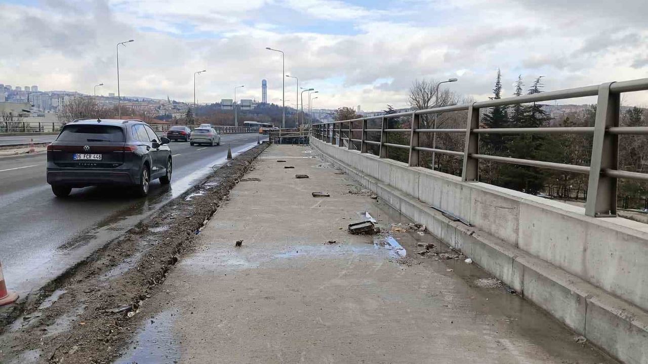 Fatih Köprüsü'ndeki Açık İnşaat Ana Arter Trafiğini Tehlikeye Sokuyor