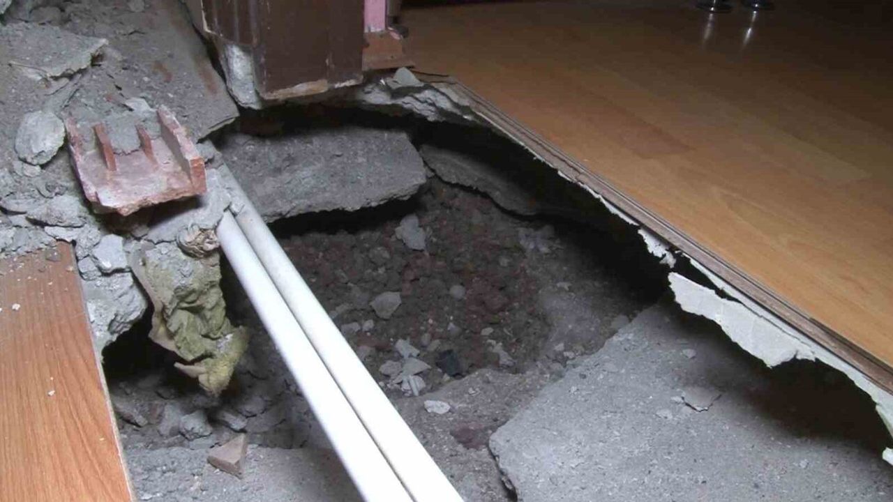 Fatih’te 52 Yıllık Binada Zemin Çökmesi İddiası: Salon Ortasında Çukur