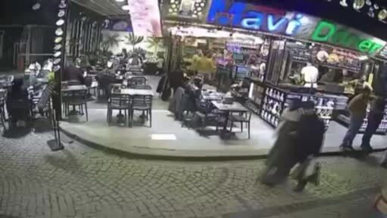 Fatih'te Esnaf Kavgası: 'Yer İşgali' İddiası Yumruklara Yol Açtı