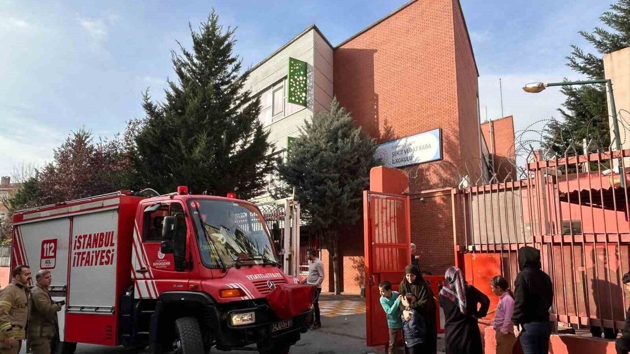 Fatih'te Şehit Vedat Kara İlkokulu'nda Panik: Kazan Dairesindeki Buhar Yangın Zannedildi