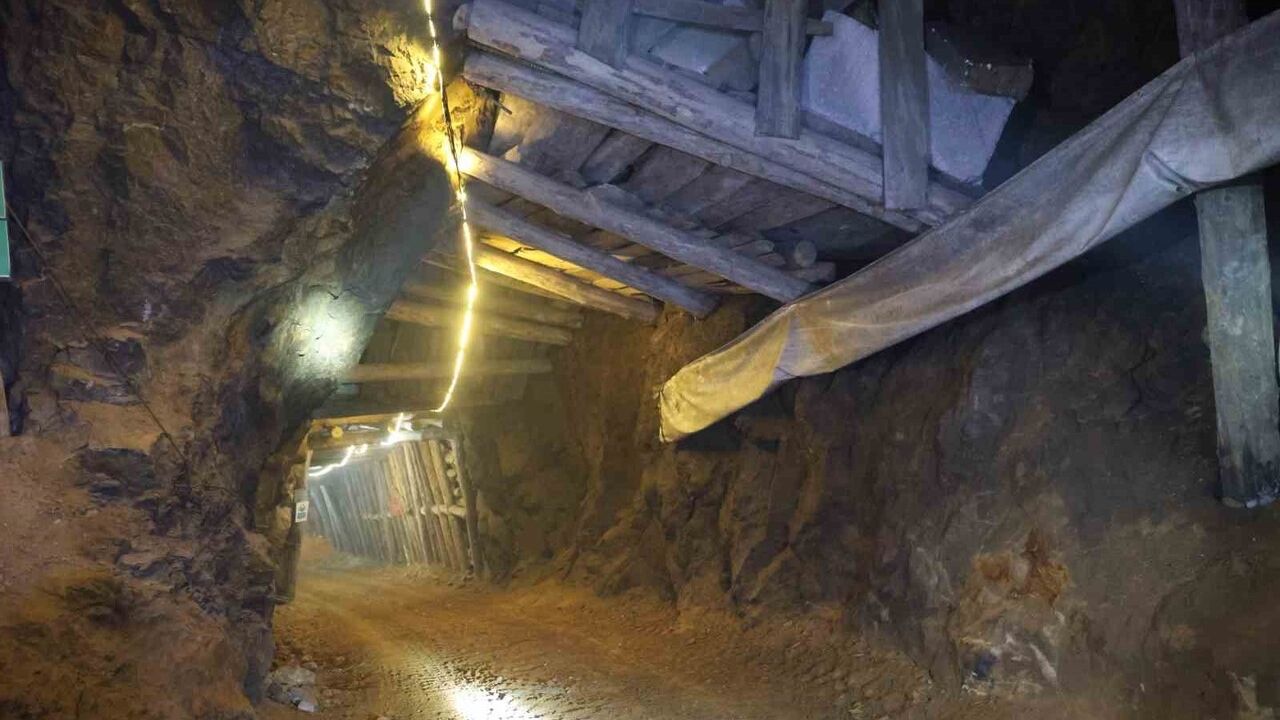 Feke'de 700 Metre Altında Çinko Üretimi: Savunma Sanayine Karanlıkta Mesai