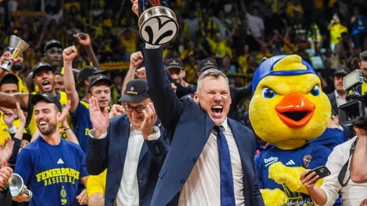 Fenerbahçe 2025: Saran dönemi, futbolun kayıp yılı ve basketbolda 4 kupa