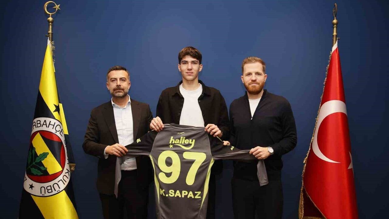 Fenerbahçe, Kamil Efe Üregen ve Kuzey Sapaz ile profesyonel sözleşme imzaladı