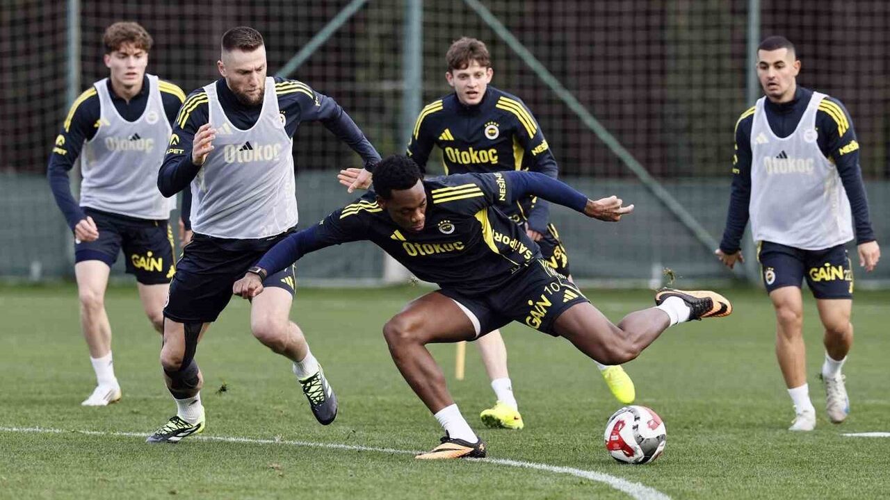 Fenerbahçe, Konyaspor Maçı Hazırlıklarını Can Bartu Tesisleri'nde Tamamladı