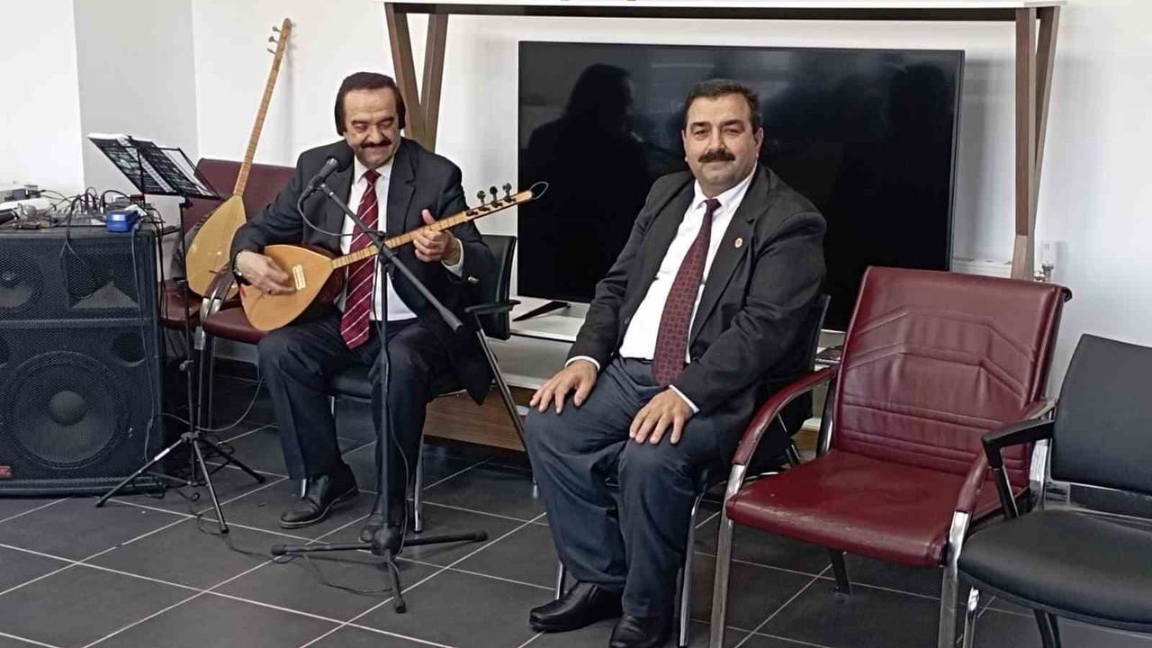 Fethi Yılmaz Sezer Huzurevi'nde Müzikli Etkinlik: Yaşar Aydın Sahne Aldı