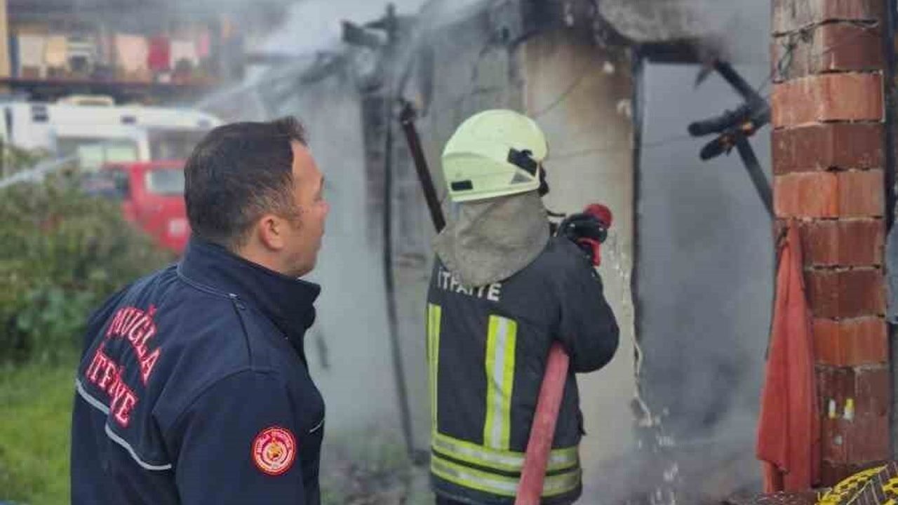 Fethiye'de müstakil ev yangını: 1 kişi dumandan etkilendi