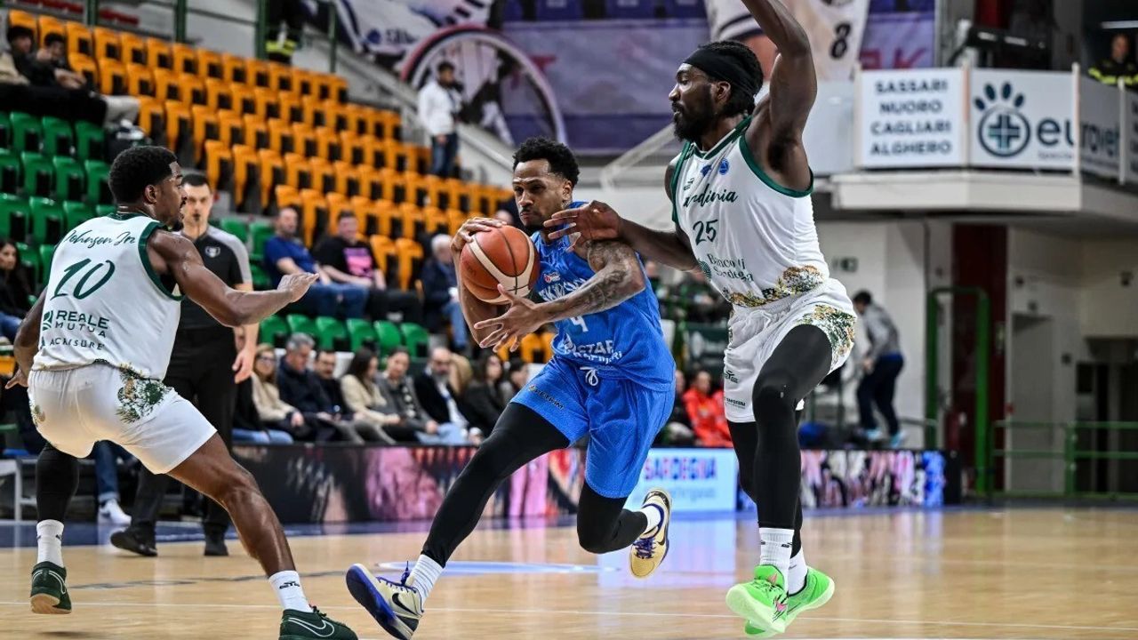FIBA Europe Cup | Aliağa Petkimspor, Sassari'yi 76-72 Deplasmanda Yendi