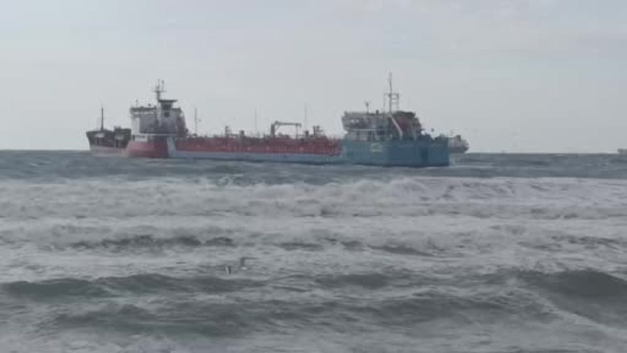 Florya açıklarında Azerbaycan ve Türk bandıralı iki tankerden acil çağrı