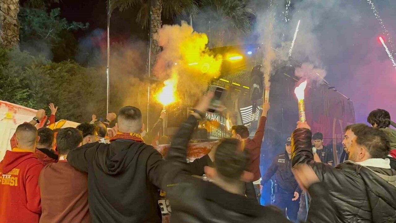 Galatasaray Antalya'da EUFA Şampiyonlar Ligi Müziğiyle Karşılandı