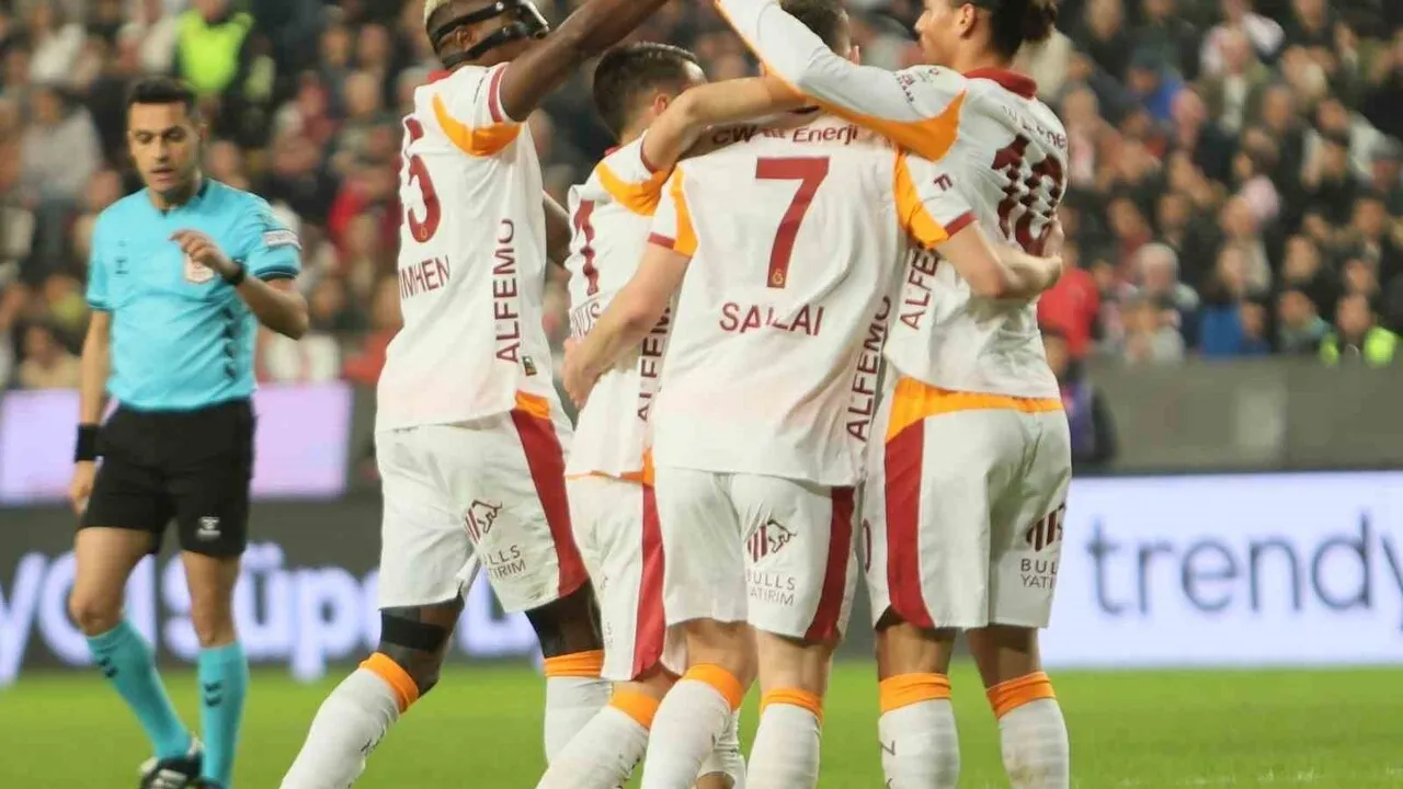 Galatasaray, Antalyaspor'a Karşı Yenilmezlik Serisini 19 Maça Çıkardı