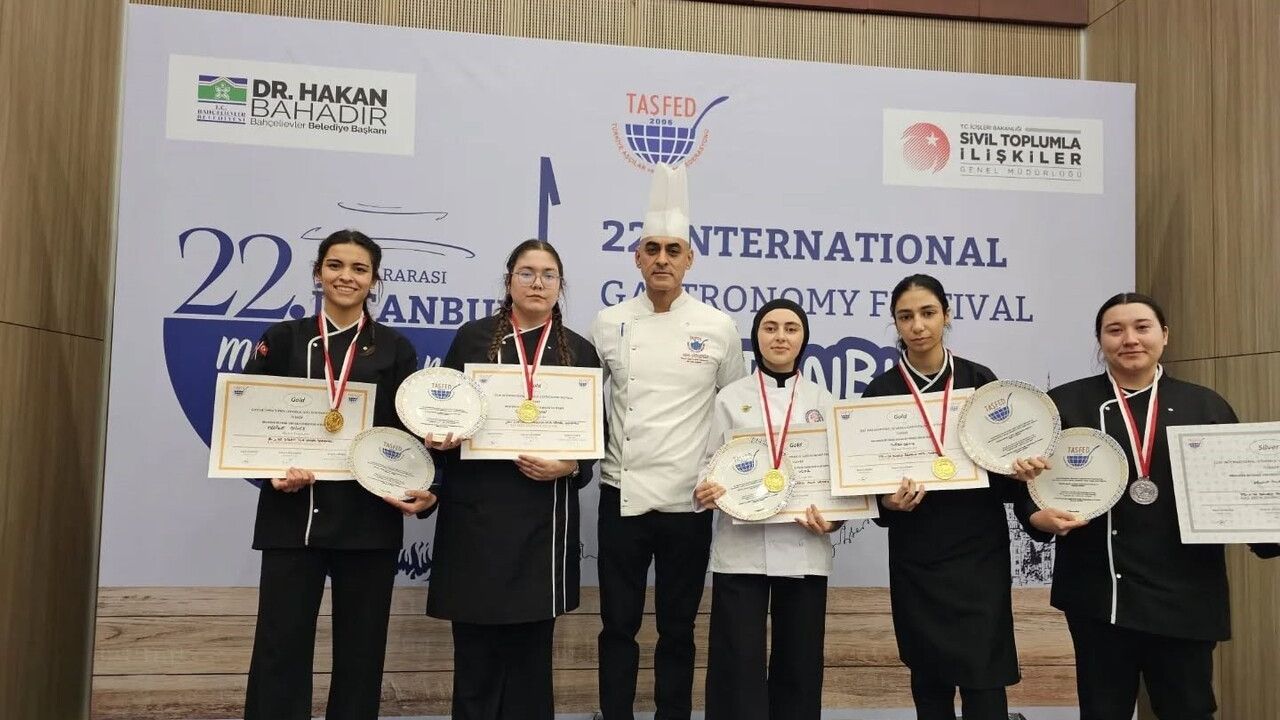 Gastronomi Festivali'nde Efeler Zübeyde Hanım Lisesi 4 Altın, 6 Madalya ile Döndü